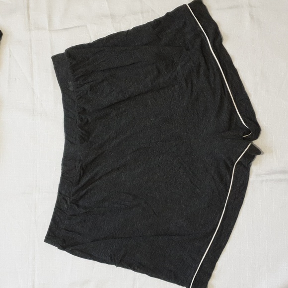 Chloe and Lola Bamboo Short Sleeve and Shorts PJ Set Size M - Picture 5 of 14